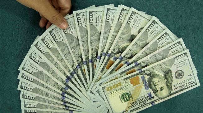 Nilai Tukar Rupiah Masih Akan Tergerus Dolar AS Imbas Kasus Corona Baru