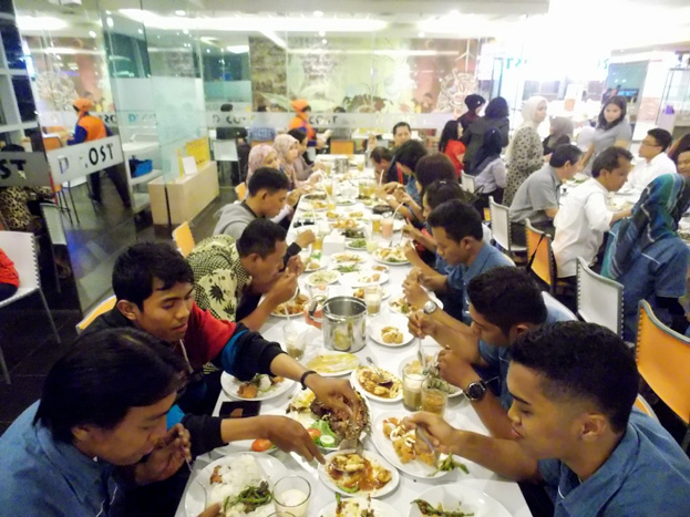 Makan malam bersama dipenghujung tahun 2013