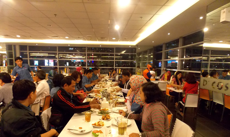 Makan malam bersama dipenghujung tahun 2013