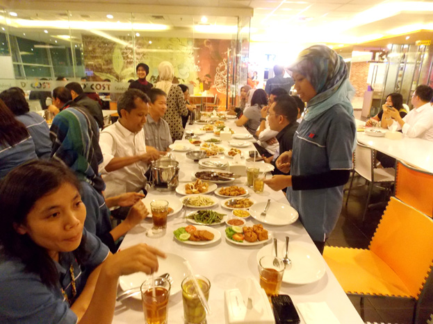 Makan malam bersama dipenghujung tahun 2013